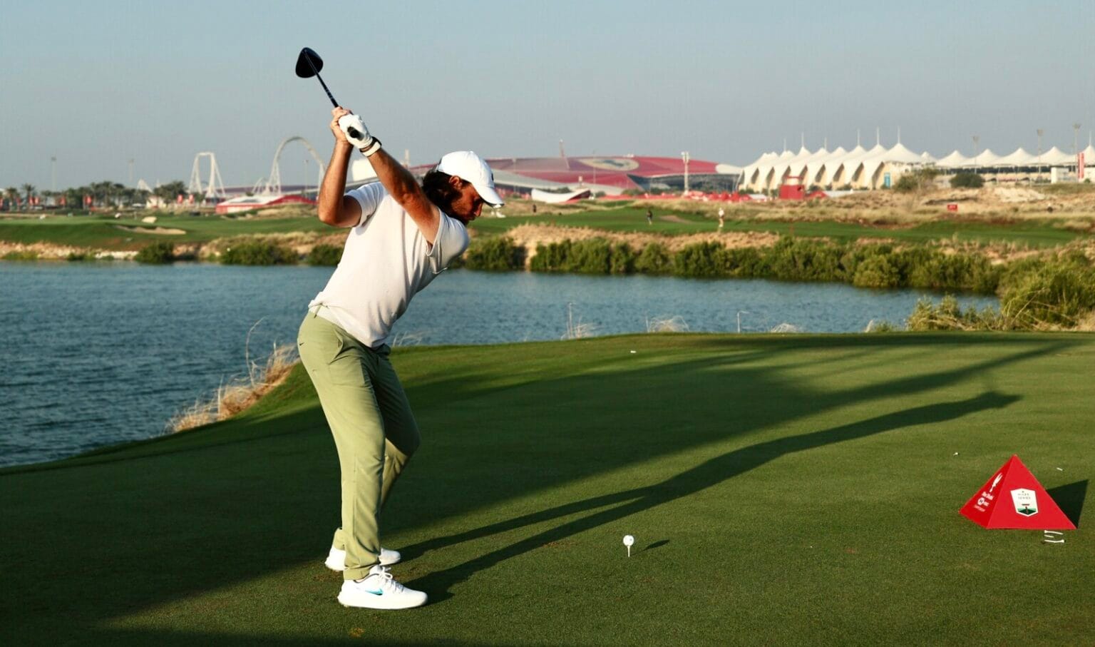 Fleetwood shoots impressive 62 to claim early lead in Abu Dhabi