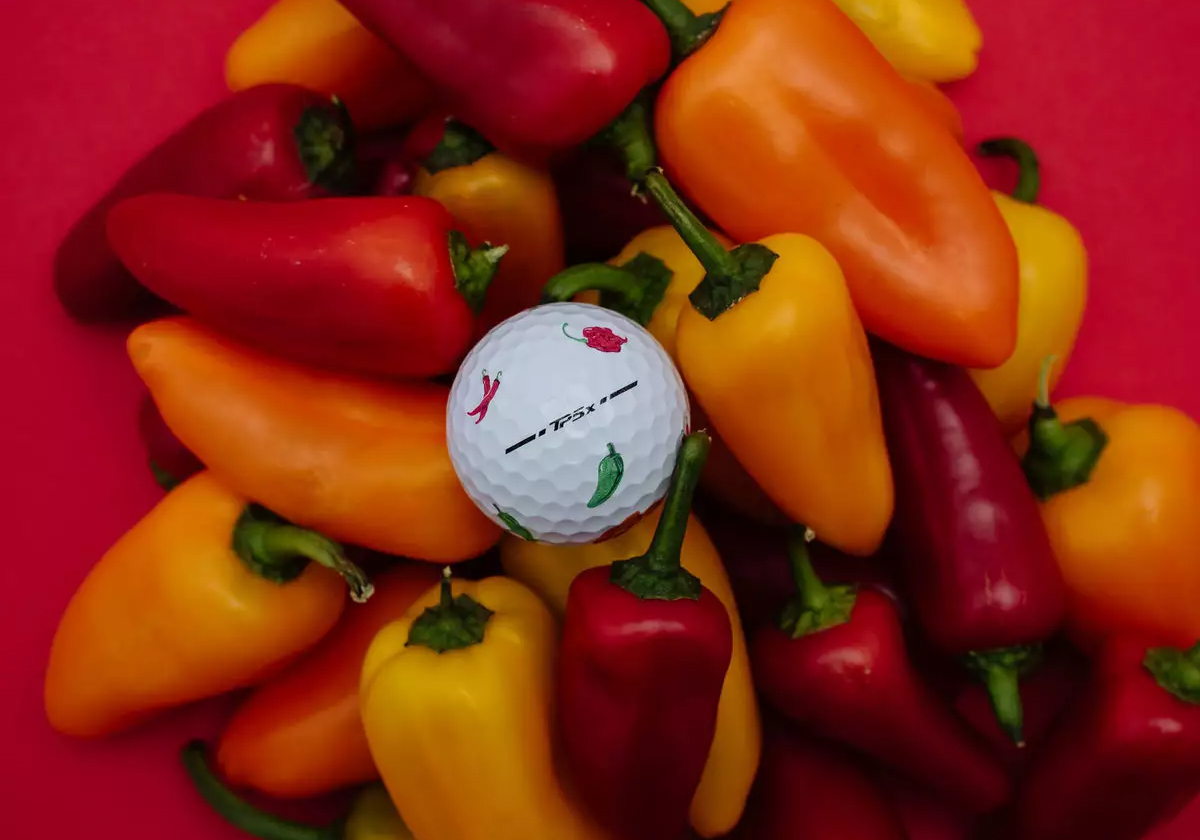 TaylorMade TP5x Peppers golf balls