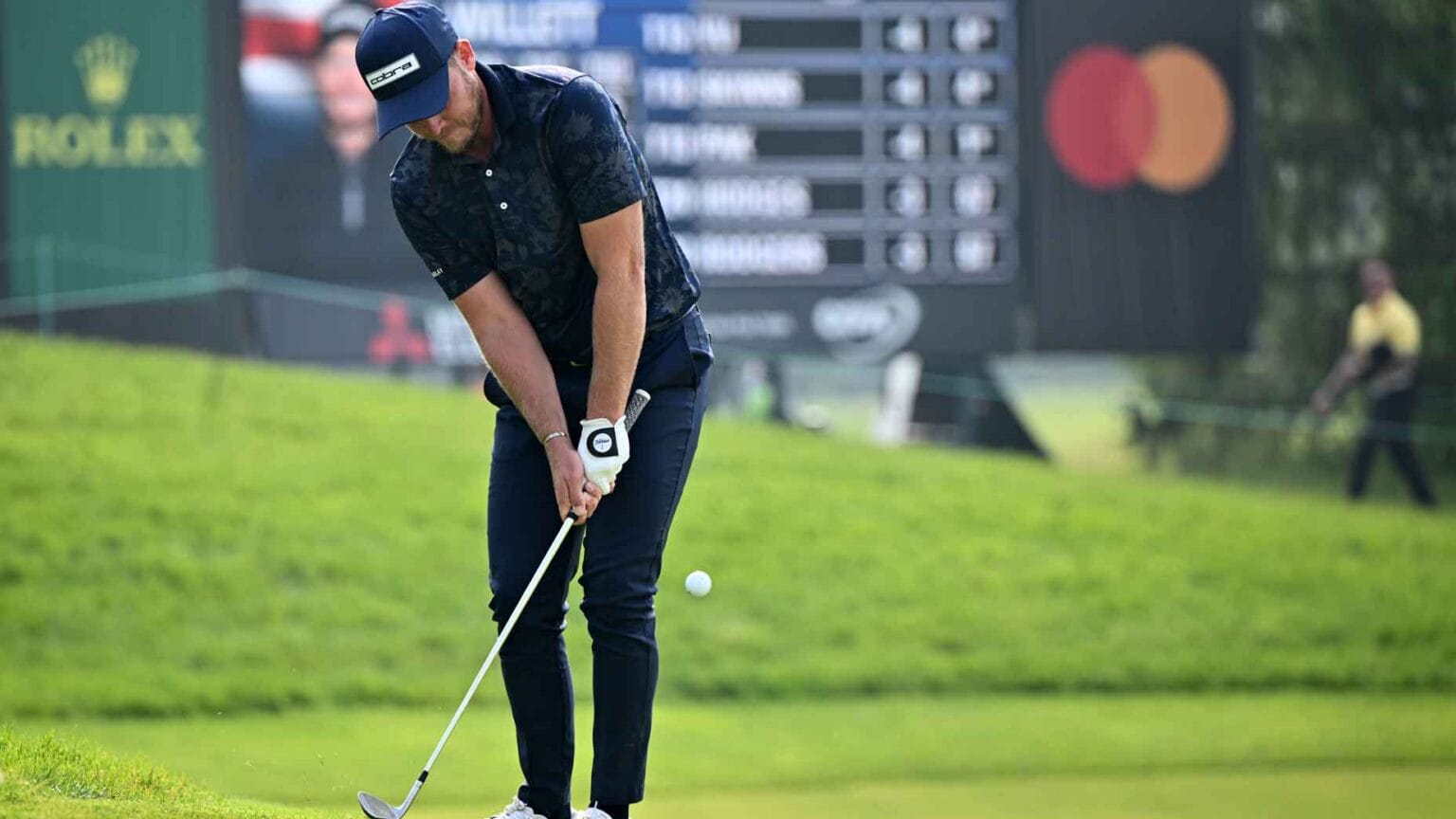 Which Club Is Best for Short Chips Around the Greens?