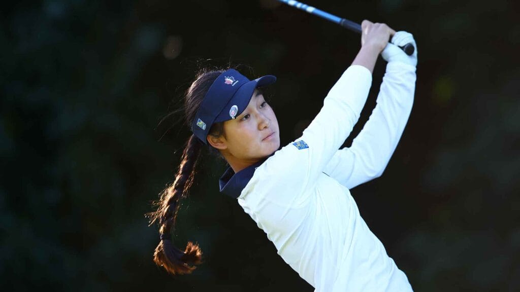 15-Year-Old Sensation Takes the Lead at LPGA Tour Event in Her Home Country