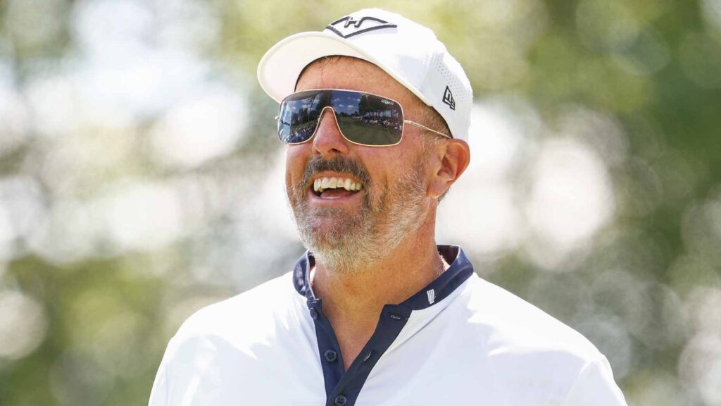 Phil Mickelson Shines in Major LIV Upset as HyFlyers Move to Semifinals