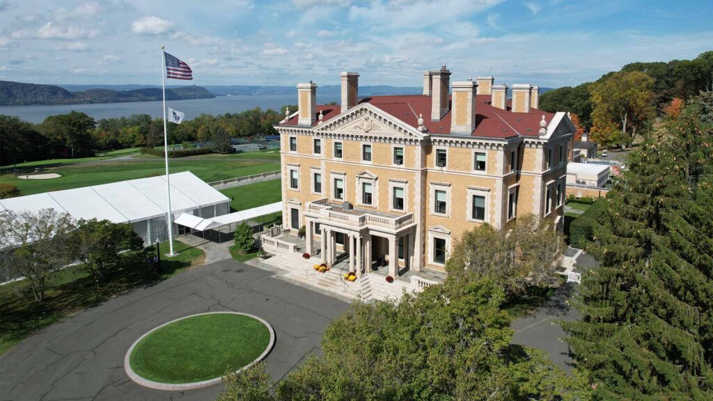 Inside Sleepy Hollow’s Exquisite Clubhouse: A Luxurious Golf Retreat