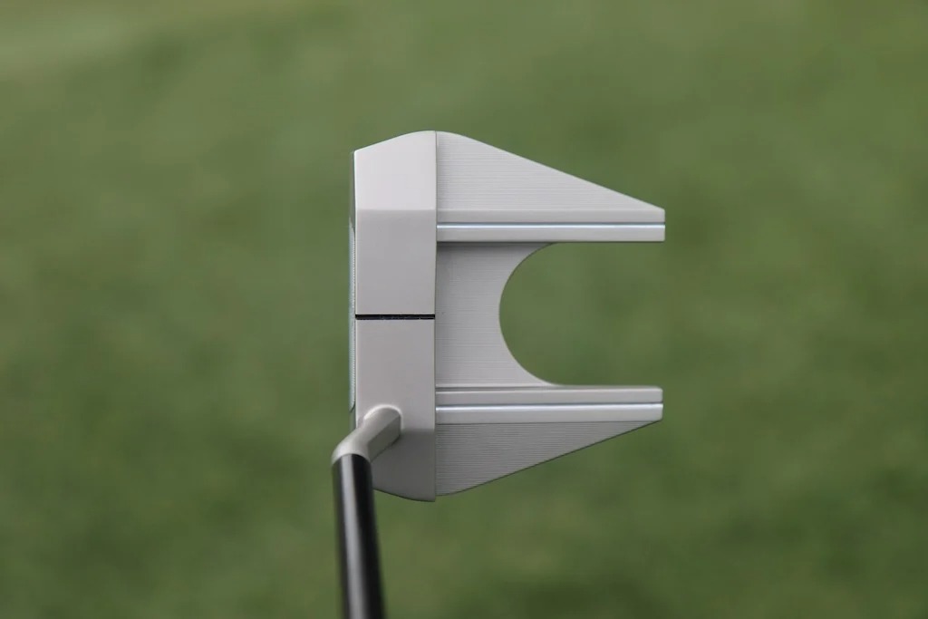 Damascus putter: Novak seeks feel, gets sound feedback.